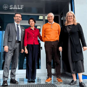 Il direttore generale Dr. Francesco Locati ed il direttore UOC Farmacia Dott.ssa Michela Franzin in visita allo stabilimento 